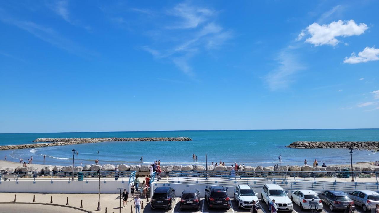 Hotel Le Dauphin Bleu Saintes-Maries-de-La-Mer Exterior foto